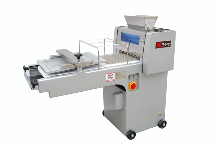 Toast moulder